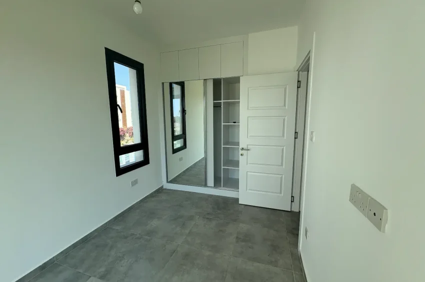 Esentepe'de 1+1 Daire Geniş Teraslı, Havuzlu Sitede Denize Yürüme Mesafesinde