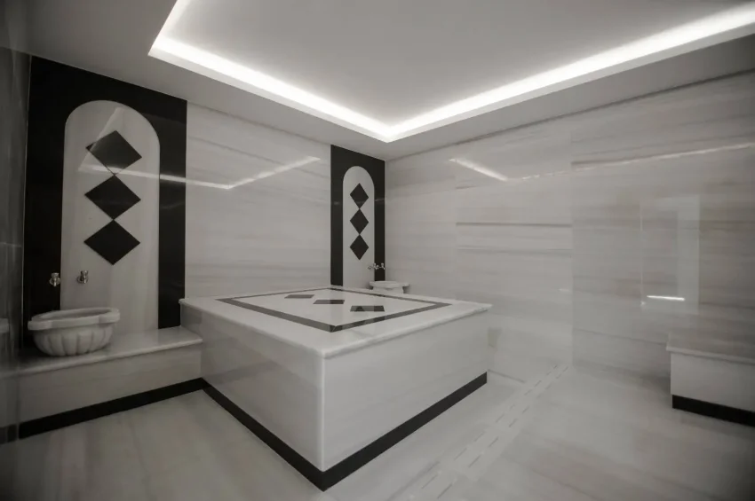 Esentepe'de 1+1 Daire Geniş Teraslı, Havuzlu Sitede Denize Yürüme Mesafesinde