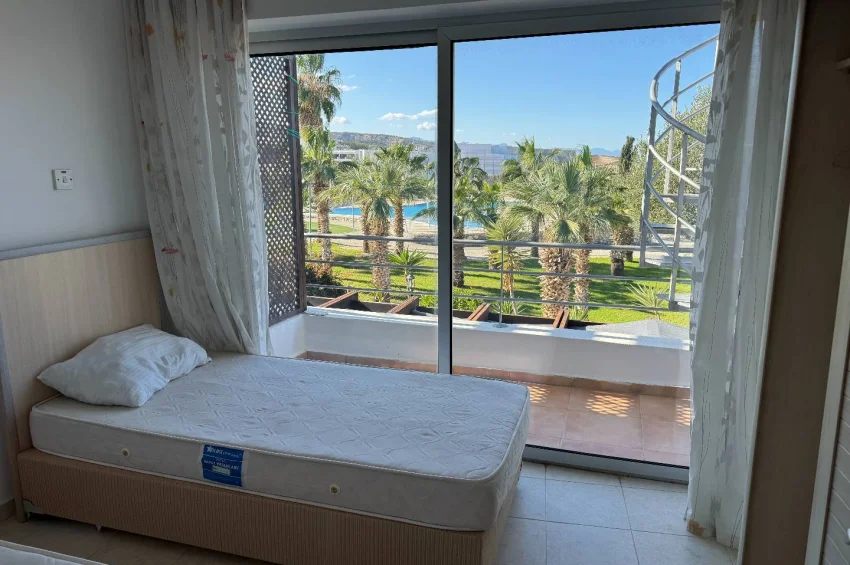 Bahçeli’de Denizden Sadece 250 Metre Mesafede, Özel Çatı Teraslı 2+1 Penthouse