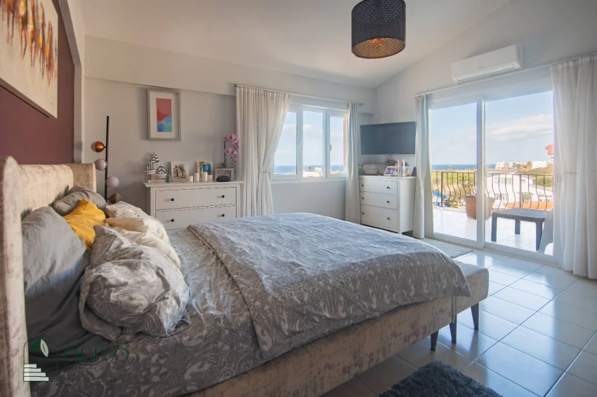 Freistehende Villa an der Küçük-Erenköy-Küstenlinie – Großes Grundstück, privater Pool, Meerblick