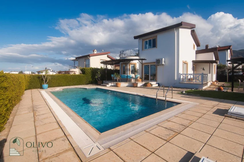 Freistehende Villa an der Küçük-Erenköy-Küstenlinie – Großes Grundstück, privater Pool, Meerblick