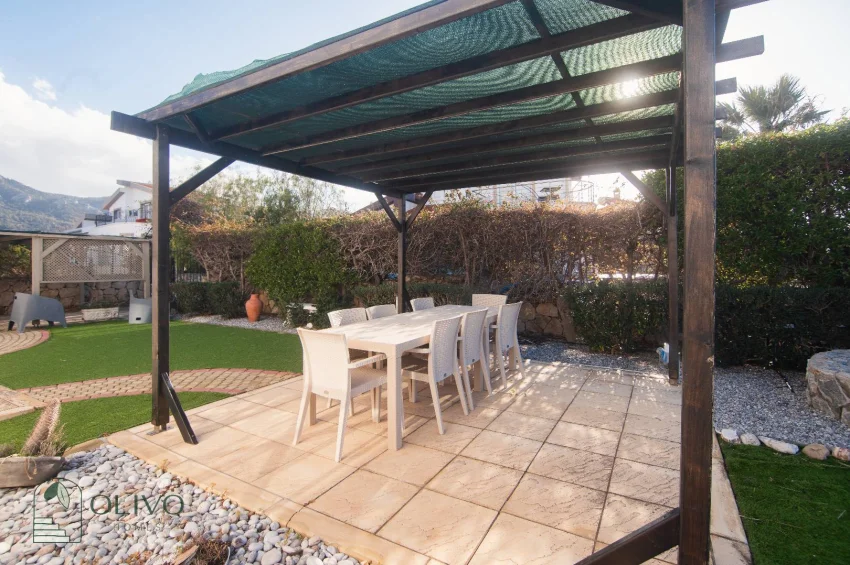 Freistehende Villa an der Küçük-Erenköy-Küstenlinie – Großes Grundstück, privater Pool, Meerblick