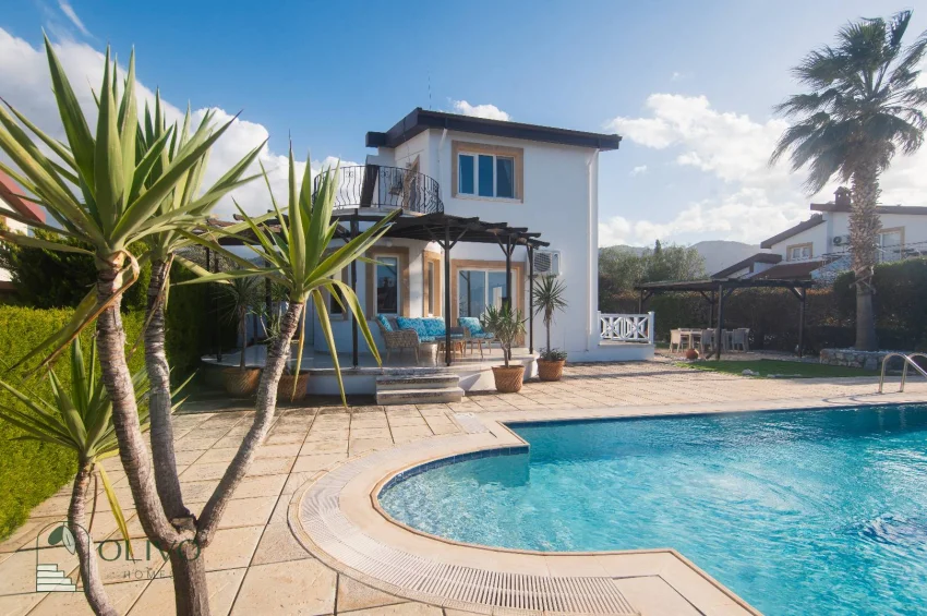 Freistehende Villa an der Küçük-Erenköy-Küstenlinie – Großes Grundstück, privater Pool, Meerblick