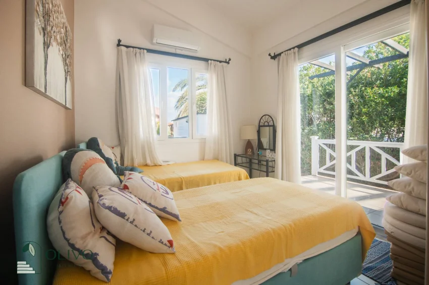 Freistehende Villa an der Küçük-Erenköy-Küstenlinie – Großes Grundstück, privater Pool, Meerblick
