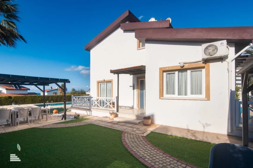 Freistehende Villa an der Küçük-Erenköy-Küstenlinie – Großes Grundstück, privater Pool, Meerblick
