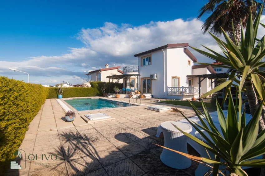 Freistehende Villa an der Küçük-Erenköy-Küstenlinie – Großes Grundstück, privater Pool, Meerblick