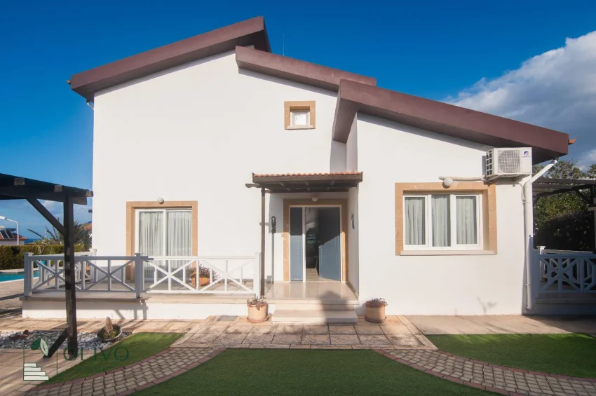 Freistehende Villa an der Küçük-Erenköy-Küstenlinie – Großes Grundstück, privater Pool, Meerblick