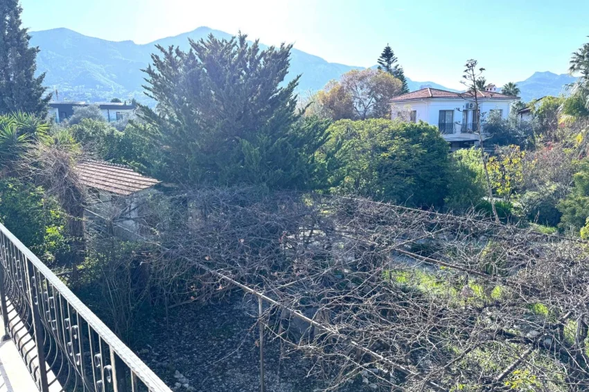 Prestigefylld villa på stor tomt i Ozanköy, Kyrenia – strategiskt läge och stark investeringsgrund