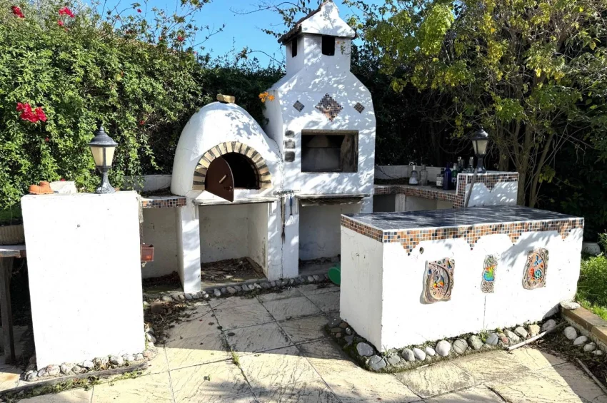 Prestigefylld villa på stor tomt i Ozanköy, Kyrenia – strategiskt läge och stark investeringsgrund
