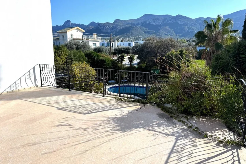 Prestigefylld villa på stor tomt i Ozanköy, Kyrenia – strategiskt läge och stark investeringsgrund