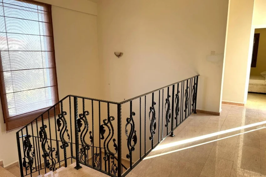Prestigefylld villa på stor tomt i Ozanköy, Kyrenia – strategiskt läge och stark investeringsgrund