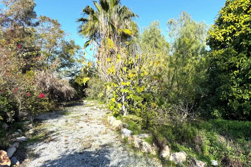 Prestigefylld villa på stor tomt i Ozanköy, Kyrenia – strategiskt läge och stark investeringsgrund