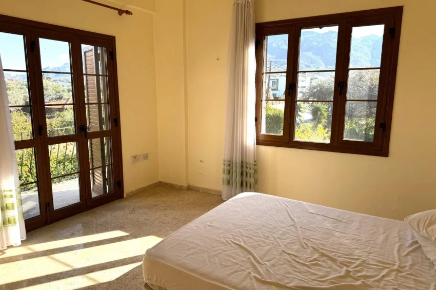 Prestigefylld villa på stor tomt i Ozanköy, Kyrenia – strategiskt läge och stark investeringsgrund