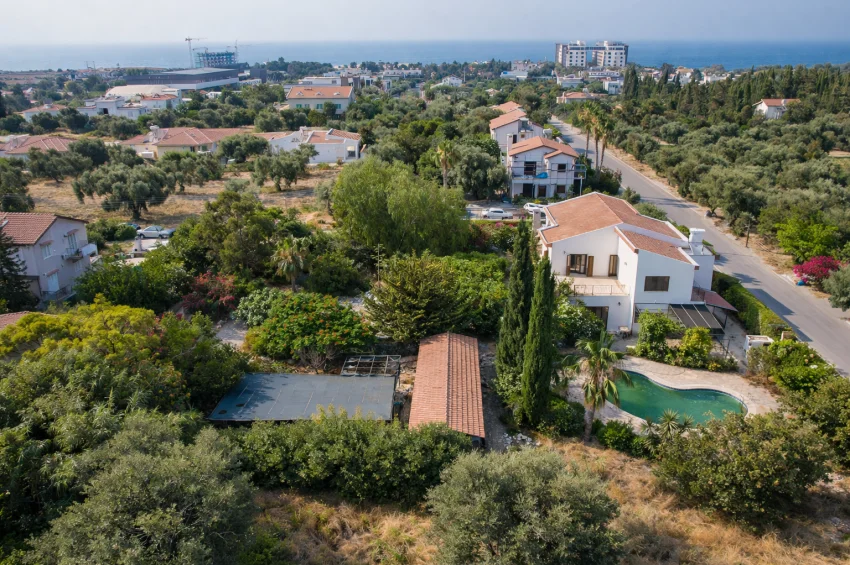 Prestigefylld villa på stor tomt i Ozanköy, Kyrenia – strategiskt läge och stark investeringsgrund