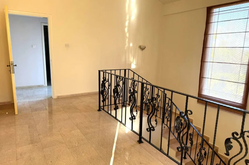 Prestigefylld villa på stor tomt i Ozanköy, Kyrenia – strategiskt läge och stark investeringsgrund