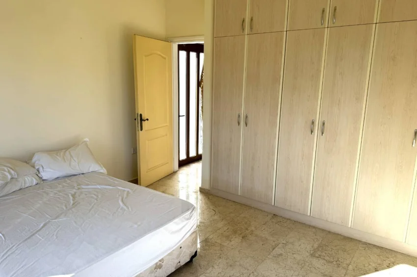 Prestigefylld villa på stor tomt i Ozanköy, Kyrenia – strategiskt läge och stark investeringsgrund
