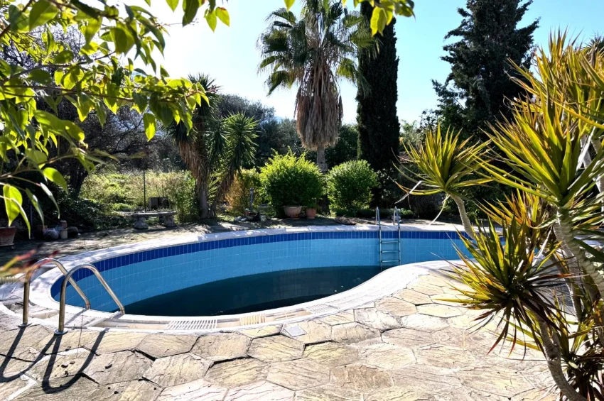 Prestigefylld villa på stor tomt i Ozanköy, Kyrenia – strategiskt läge och stark investeringsgrund