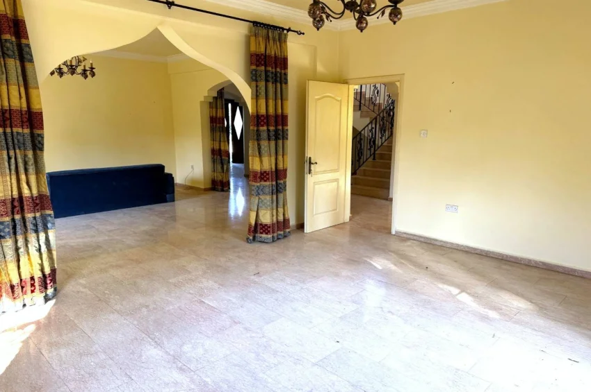 Prestigefylld villa på stor tomt i Ozanköy, Kyrenia – strategiskt läge och stark investeringsgrund