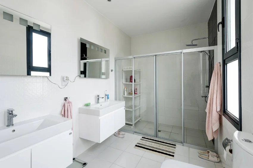 Villa 3+1 med privat pool i Küçük Erenköy – nära kusten, stor trädgård och modern komfort