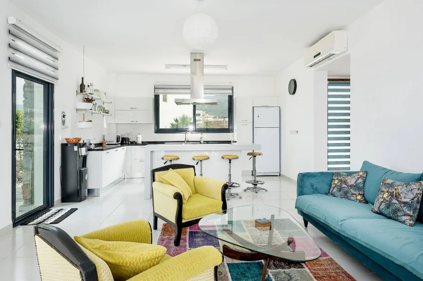 Villa 3+1 med privat pool i Küçük Erenköy – nära kusten, stor trädgård och modern komfort