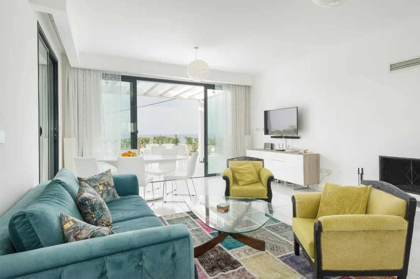 Villa 3+1 med privat pool i Küçük Erenköy – nära kusten, stor trädgård och modern komfort