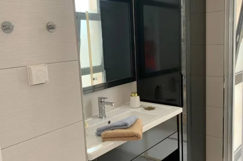 Bungalow mit 3 Schlafzimmer in erster Reihe in Bahçeli – Unverbaubarer Meerblick, 150 Meter zum Strand