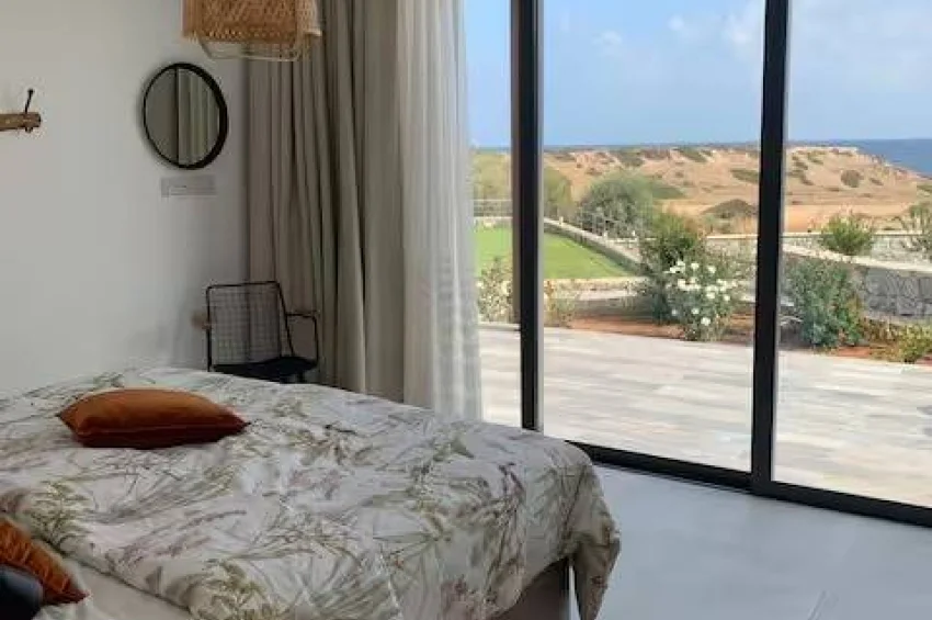 Bungalow mit 3 Schlafzimmer in erster Reihe in Bahçeli – Unverbaubarer Meerblick, 150 Meter zum Strand