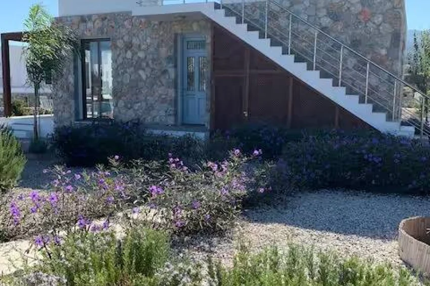 Bungalow mit 3 Schlafzimmer in erster Reihe in Bahçeli – Unverbaubarer Meerblick, 150 Meter zum Strand