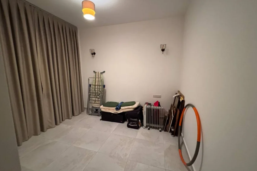 Willa z 3 sypialniami w Küçük Erenköy – duża działka, strefa jacuzzi, 180 metrów do plaży