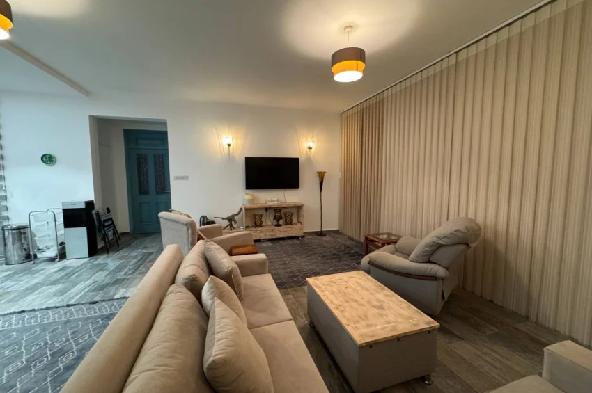 Willa z 3 sypialniami w Küçük Erenköy – duża działka, strefa jacuzzi, 180 metrów do plaży