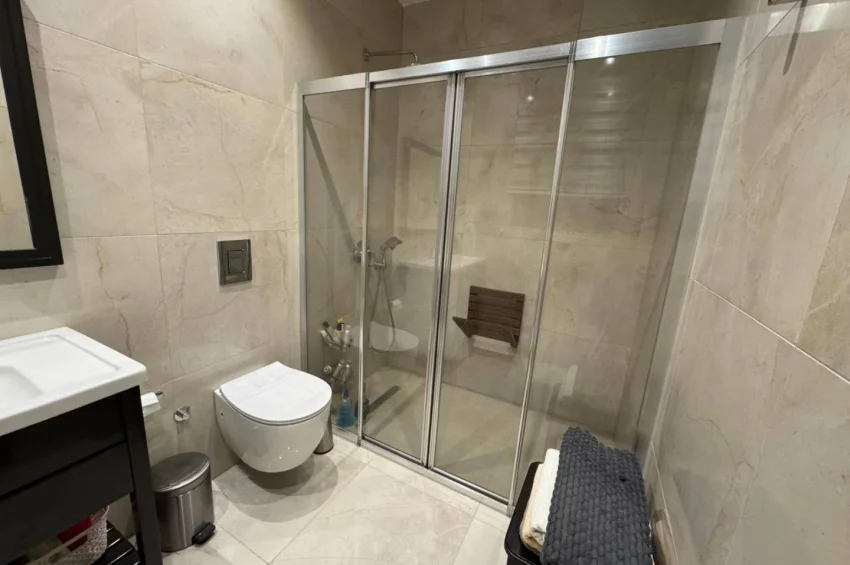 Willa z 3 sypialniami w Küçük Erenköy – duża działka, strefa jacuzzi, 180 metrów do plaży