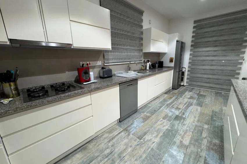 Willa z 3 sypialniami w Küçük Erenköy – duża działka, strefa jacuzzi, 180 metrów do plaży