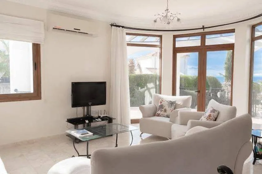 3+1 Villa Bahçeli'de Özel Havuzlu Denize 150m mesafede!