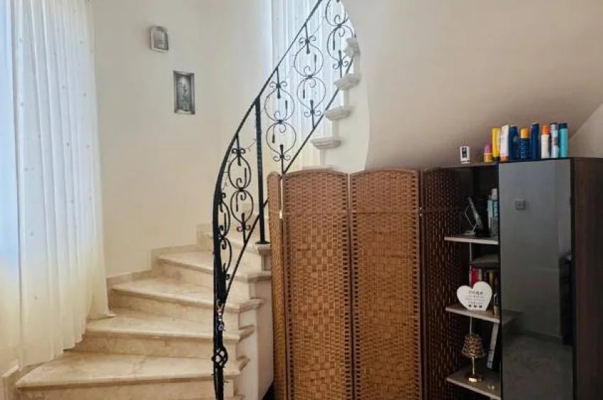 3+1 Villa Bahçeli'de Özel Havuzlu Denize 150m mesafede!