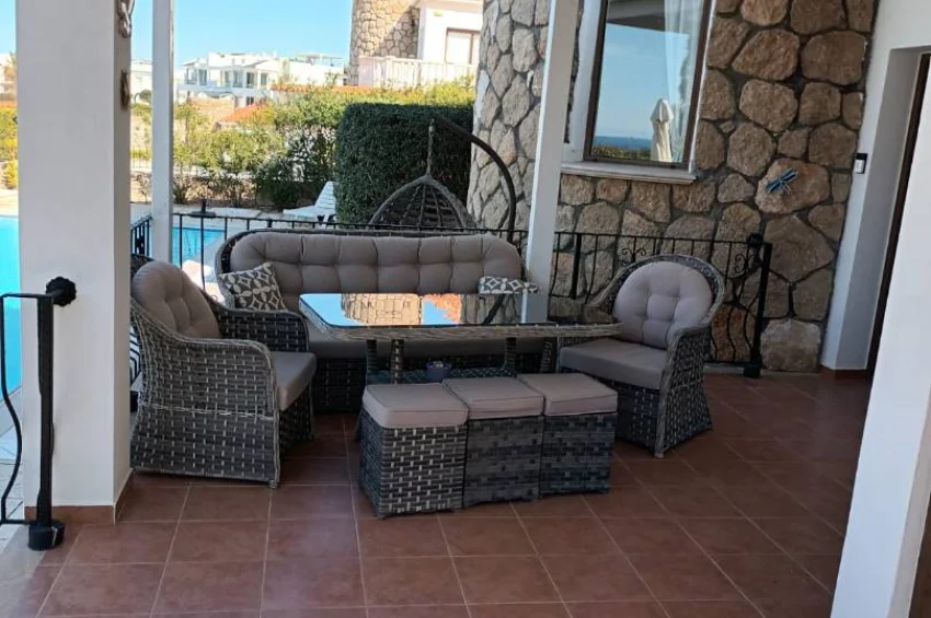 3+1 Villa Bahçeli'de Özel Havuzlu Denize 150m mesafede!