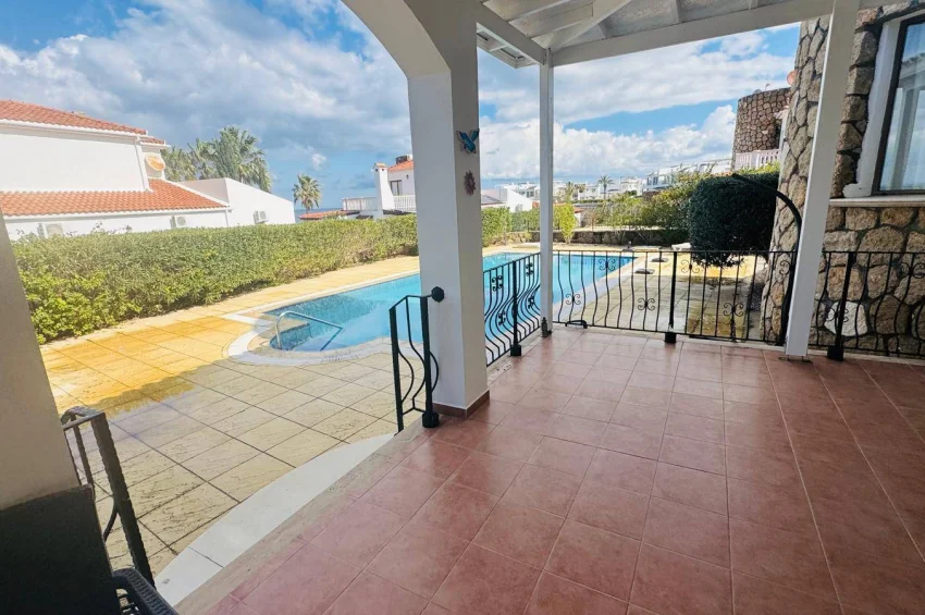3+1 Villa Bahçeli'de Özel Havuzlu Denize 150m mesafede!