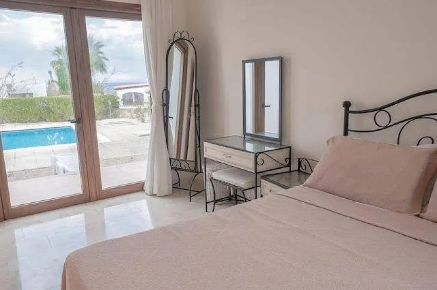 3+1 Villa Bahçeli'de Özel Havuzlu Denize 150m mesafede!