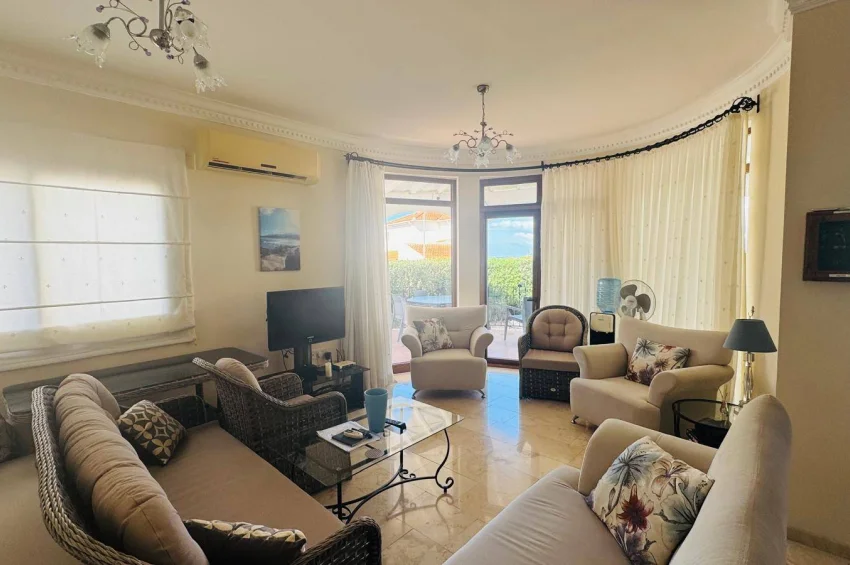 3+1 Villa Bahçeli'de Özel Havuzlu Denize 150m mesafede!