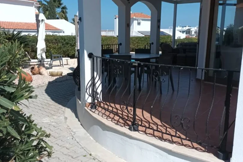 3+1 Villa Bahçeli'de Özel Havuzlu Denize 150m mesafede!