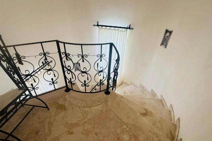 3+1 Villa Bahçeli'de Özel Havuzlu Denize 150m mesafede!