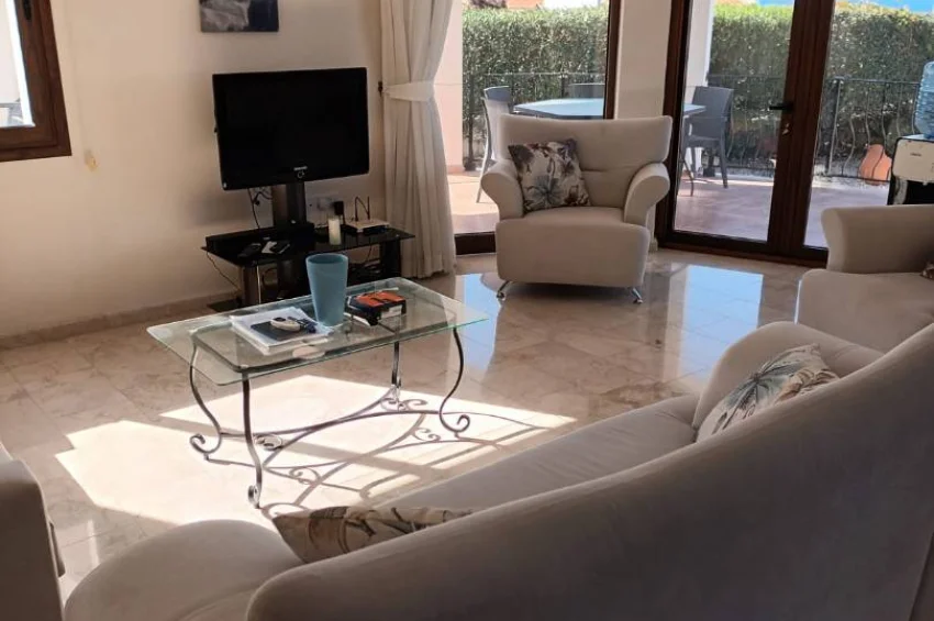 3+1 Villa Bahçeli'de Özel Havuzlu Denize 150m mesafede!