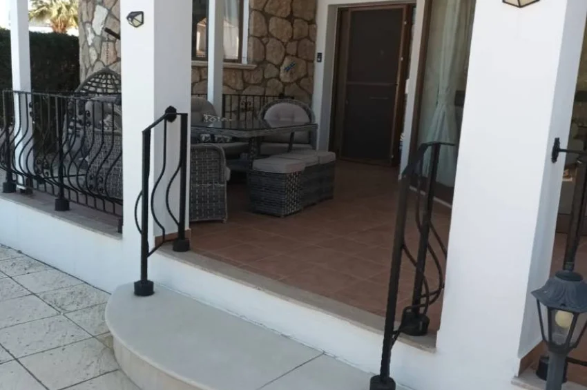 3+1 Villa Bahçeli'de Özel Havuzlu Denize 150m mesafede!