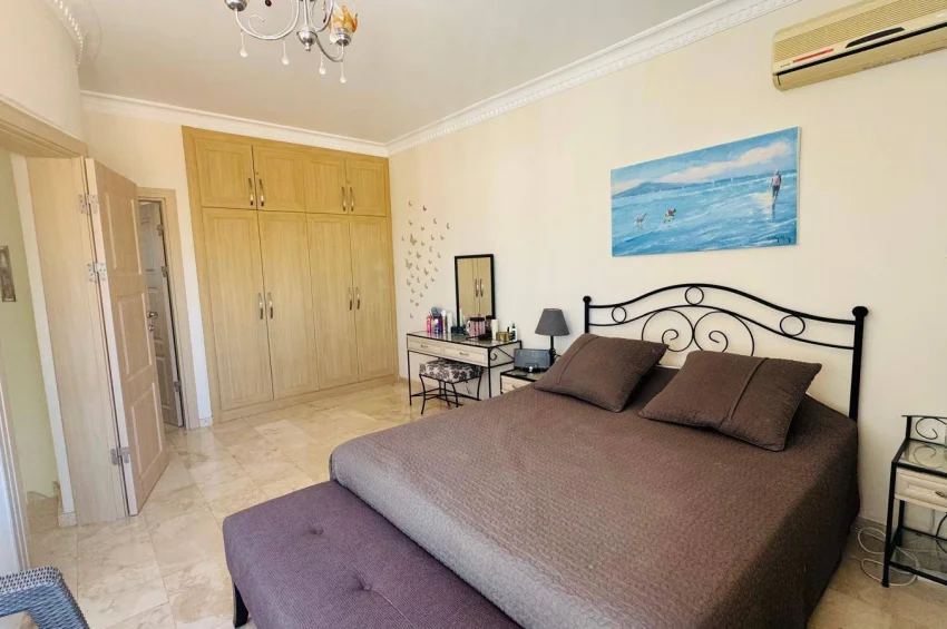 3+1 Villa Bahçeli'de Özel Havuzlu Denize 150m mesafede!