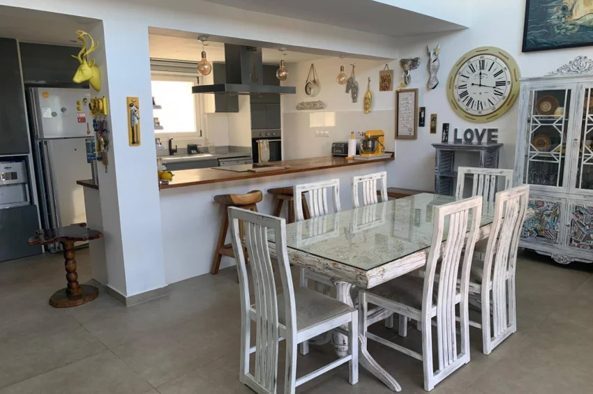 Luksusowy apartament dwupoziomowy 3+2 w Küçük Erenköy z dużym ogrodem, po kompleksowym remoncie