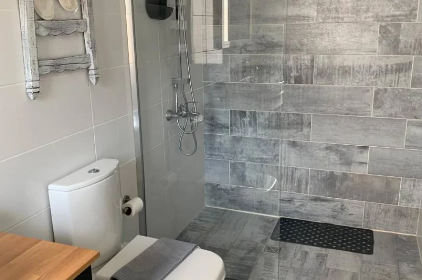 Luksusowy apartament dwupoziomowy 3+2 w Küçük Erenköy z dużym ogrodem, po kompleksowym remoncie