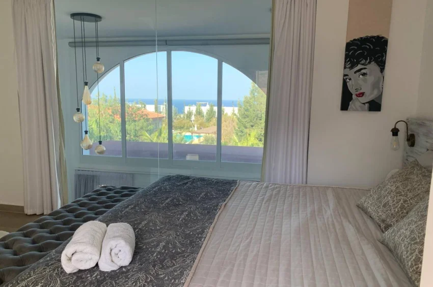 Luksusowy apartament dwupoziomowy 3+2 w Küçük Erenköy z dużym ogrodem, po kompleksowym remoncie