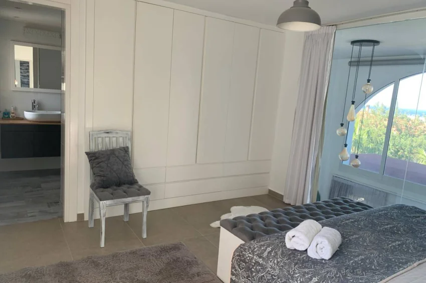 Luksusowy apartament dwupoziomowy 3+2 w Küçük Erenköy z dużym ogrodem, po kompleksowym remoncie