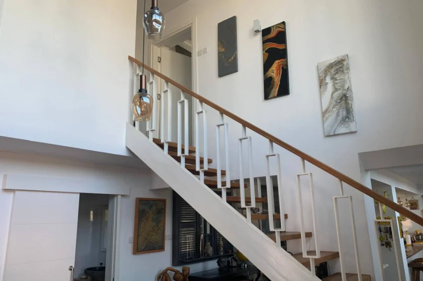 Luksusowy apartament dwupoziomowy 3+2 w Küçük Erenköy z dużym ogrodem, po kompleksowym remoncie
