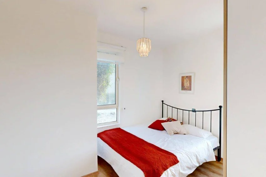 Odnowiony apartament 3 sypialnie na parterze z ogrodem i Turtle Bay Village, Esentepe, z widokiem na morze