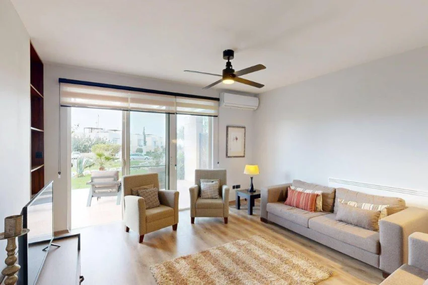Odnowiony apartament 3 sypialnie na parterze z ogrodem i Turtle Bay Village, Esentepe, z widokiem na morze